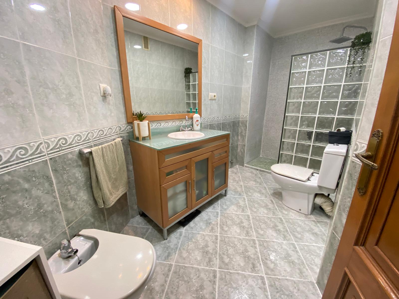 Property 2484 - Image 40